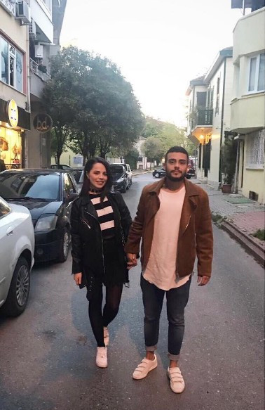 Rüzgar Erkoçlar dudak dudağa poz verdi instagram sallandı - Resim: 1