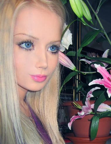 Barbıe gibi görünme çılgınlığı! - Resim: 1