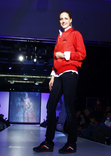 Caroline podyumda fırtına gibi esti - Resim: 1