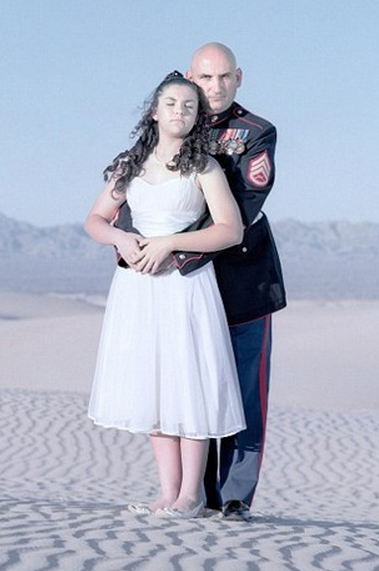 Küçük yaştaki kızlar bekaret yemini ediyor - Resim: 1