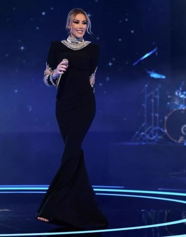 Petek Dinçöz imaj değiştirdi, "yakışmamış" şeklinde yorumlar geldi - Resim: 1