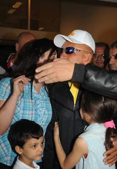 Survivor Mustafa'yı böyle karşıladılar - Resim: 2