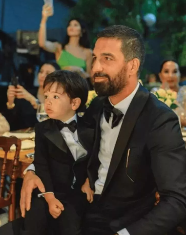 42 milyon liralık oyuncağıyla ilk kez görüntülendi! İşte Arda Turan ve çok konuşulan arabası - Resim: 3