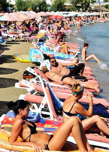 Bodrum'da sahiller tıklım tıklım - Resim: 1