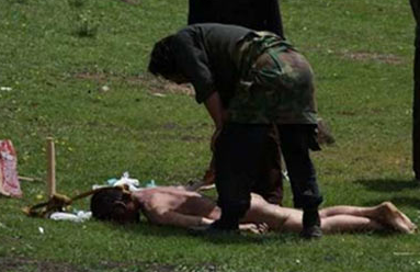 Cesetleri parçalayıp akbabalara yedirdiler - Resim: 4