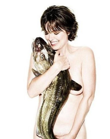 Balıklar için çırılçıplak soyundular - Resim: 3