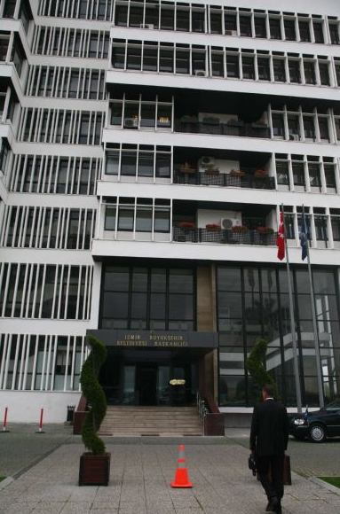 İzmir'de dört belediyeye baskın - Resim: 2