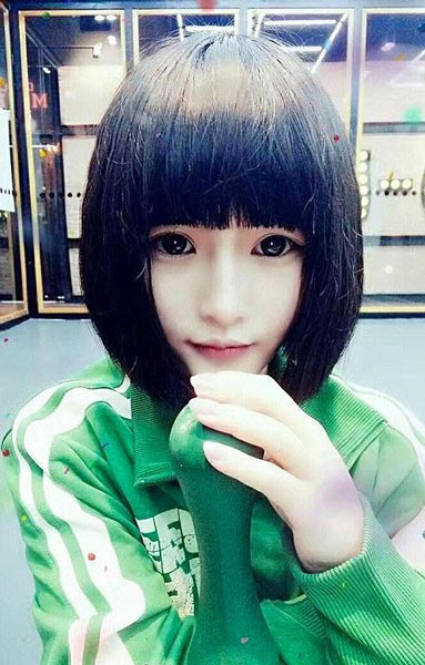 19 yaşındaki Çin'li 'Bayan popo' seçildi sokağa çıkamıyor - Resim: 1