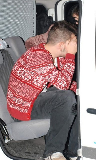 Polisten kaçan oyuncular tuvalette yakalandı! - Resim: 2