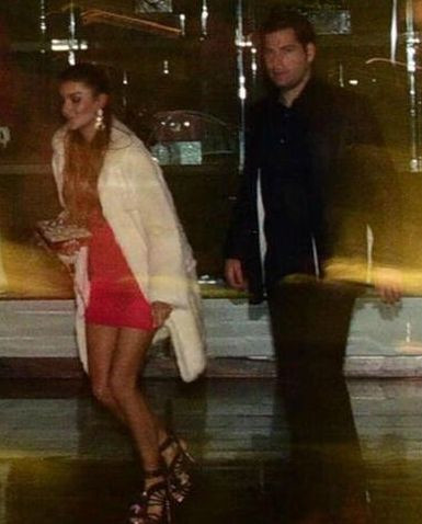 Özge Ulusoy'dan kriz çıkaran hamle! Yıllardır gizli yaşadığı aşkını ilan etti, herkes o paylaşımı konuştu! - Resim: 4