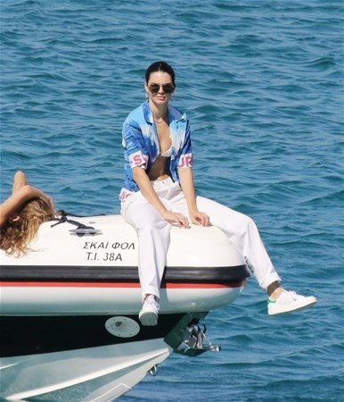 Kendall Jenner ve Bella Hadid'ten yeni trend! - Resim: 2