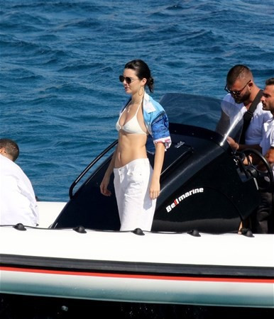 Kendall Jenner ve Bella Hadid'ten yeni trend! - Resim: 4