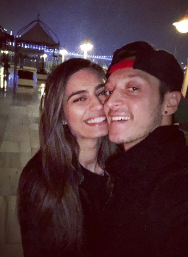 Bir dediğini iki etmiyor! Amine istedi Mesut sildi - Resim: 3