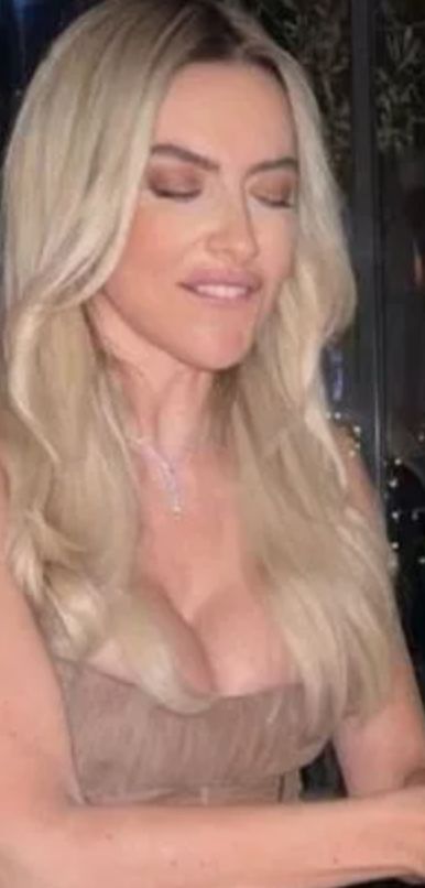 Hadise'den doğum günü kutlaması dekolteli elbisesi büyüledi! - Resim: 3