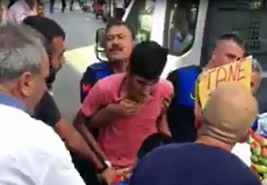 Zabıtanın tezgahtaki incirlerini döktüğü seyyar satıcı konuştu - Resim: 1