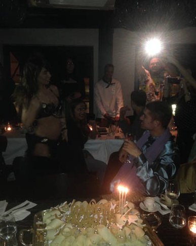 Vur patlasın çal oynasın! Fenerli yıldızın olay görüntüleri - Resim: 3