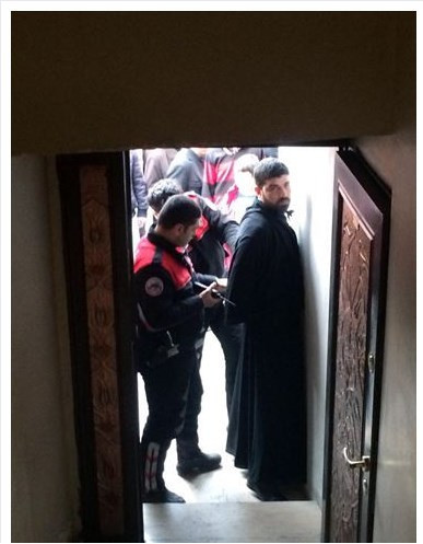 Çarşaflı erkekler panik yarattı! - Resim: 3