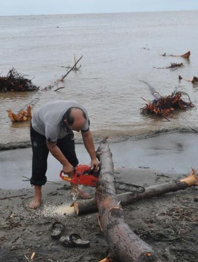 Sel suları iş makinesini böyle sürükledi - Resim: 4