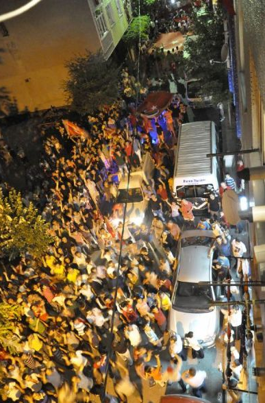 İstanbul teröre lanet yağdırdı! - Resim: 2