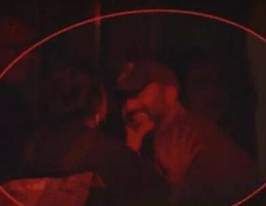 Rıza Kocaoğlu Cihangir'de bir güzelle kameralara hazırlıksız yakalandı! Ne diyeceğini bilemedi! - Resim: 4