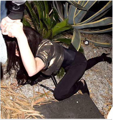 Tepetaklak yere yuvarlandılar - Resim: 2