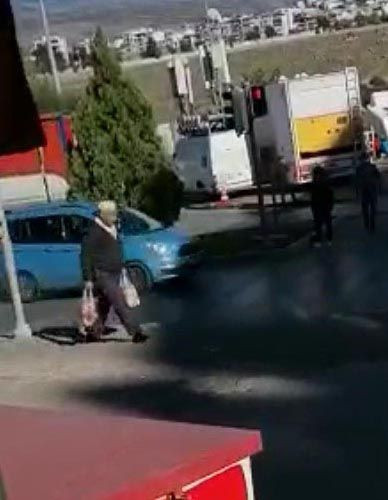 İzmir'de depremzedeler için ücretsiz dağıtılıyordu! Toplayıp marketinde sattığı iddia edildi - Resim: 1