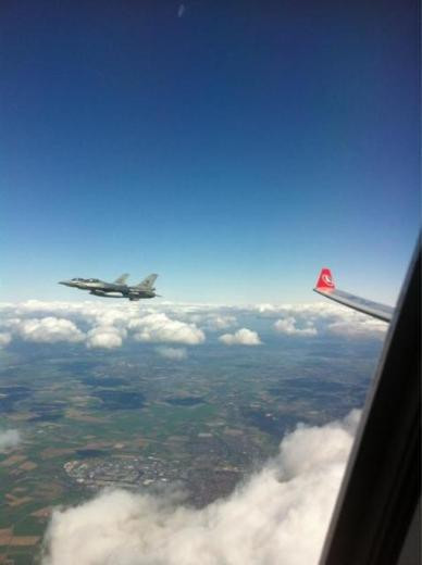 Gül'ü savaş uçakları karşıladı! - Resim: 1