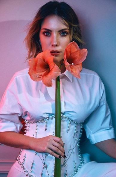 Yasak Elma'nın Yıldız'ı Eda Ece'yi hasret sardı! Rol arkadaşlarına seslendi - Resim: 4