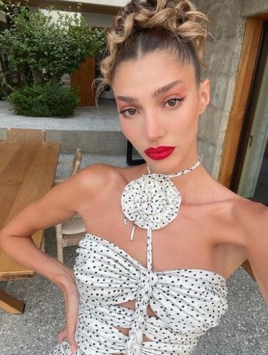 Ünlü manken Şevval Şahin turuncu bikinisiyle yargı dağıttı, ortalığı kasıp kavurdu! - Resim: 1