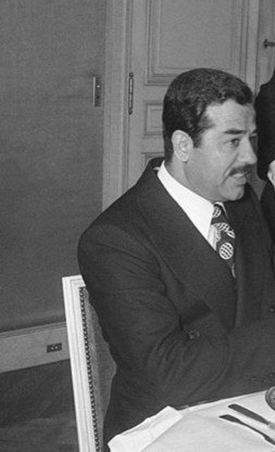 Bu fotoğraf kafa karıştırdı Saddam'a hizmet eden garson o isim şok - Resim: 2