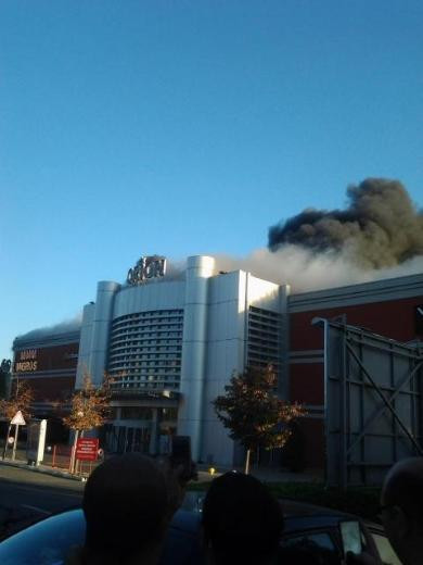 Çorlu'da korkutan AVM yangını - Resim: 2