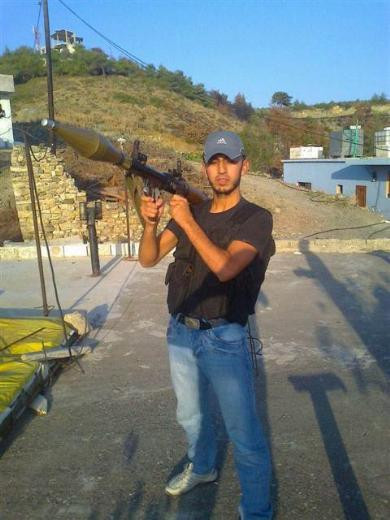 Suriye'de savaşçı, Türkiye'de futbolcu - Resim: 3