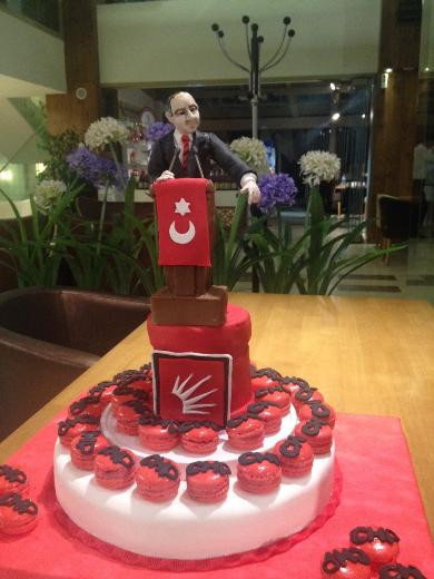 Gürsel Tekin'e sürpriz pasta - Resim: 1