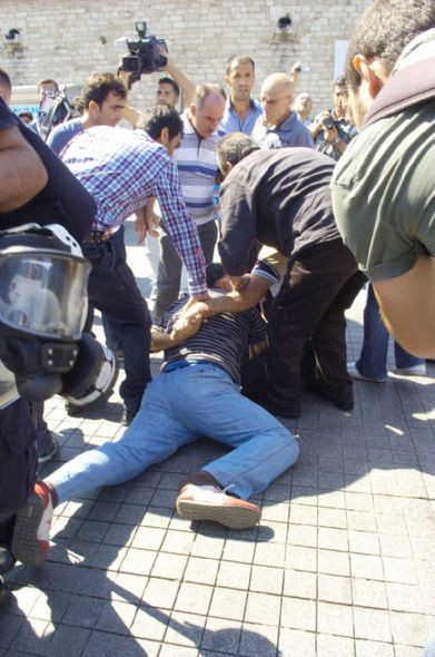 BDP'li milletvekiline biber gazı! - Resim: 1