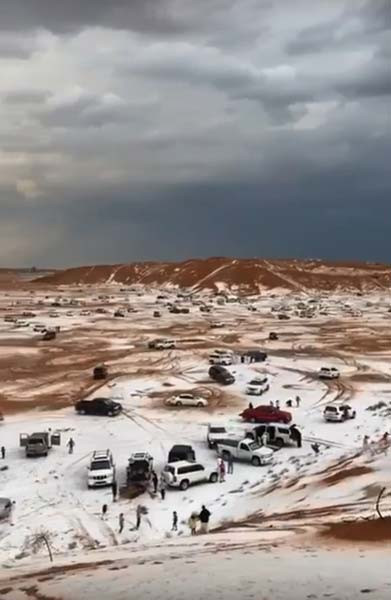Olmaz olmaz demeyin sonunda çöle kar yağdı - Resim: 3