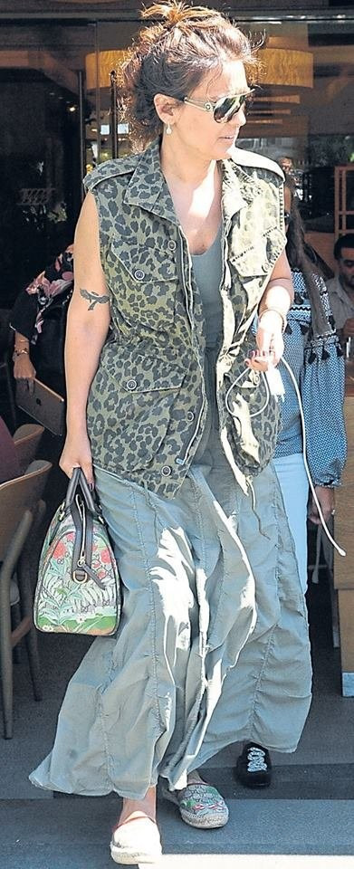 Demet Akalın'ın üzerinde taşıdıkları dudak uçuklattı! - Resim: 2