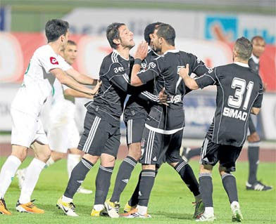 Nihat Kahveci'ye bir şeyler oldu - Resim: 2