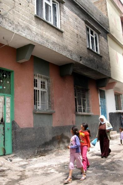 Katil zanlısının evini bu hale getirdiler - Resim: 3