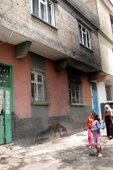 Minik kızın tecavüzcüsüne linç girişimi - Resim: 1