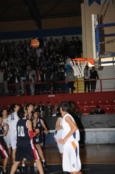 Maç bitti, salon fena karıştı - Resim: 3