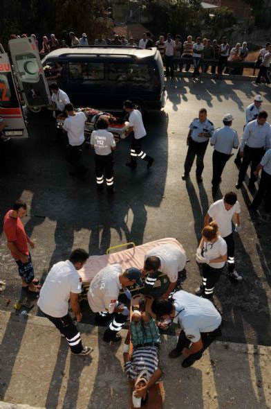 İzmir'de yolcular yollara saçıldı! - Resim: 1