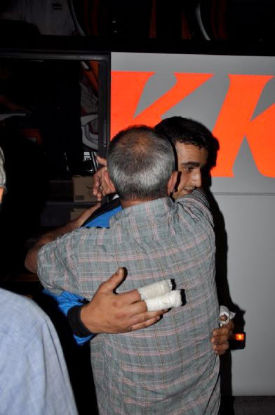 Yaralı askeri otobüsle evine yolladılar! - Resim: 3