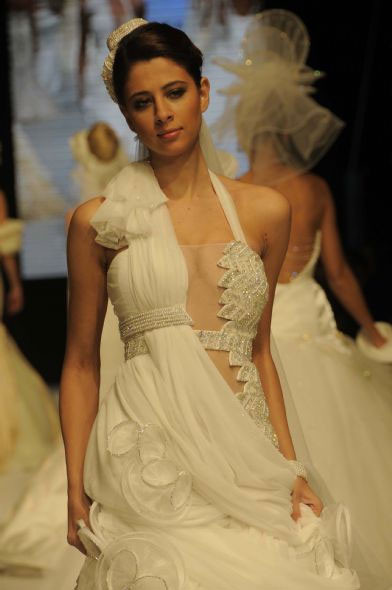 İzmir, Rus gelinleri giydirecek! - Resim: 1