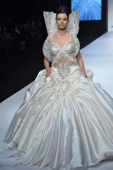 İzmir, Rus gelinleri giydirecek! - Resim: 4