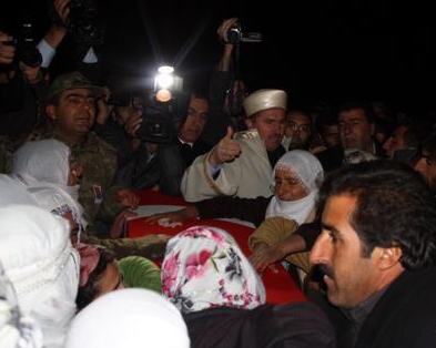 Bakan Yıldırım'ın elini bırakmadı - Resim: 2