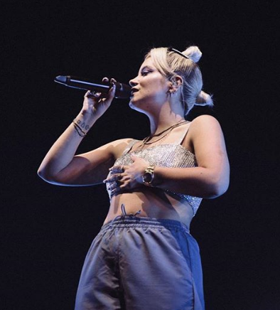 Dünyaca ünlü şarkıcı Lily Allen, çıplak protestosuyla sosyal medyayı yıktı - Resim: 2