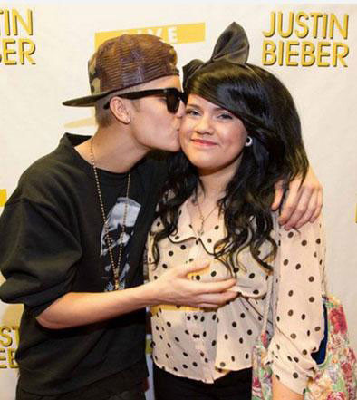 Ünlülerin samimiyetin dozunu kaçırdığı anlar - Resim: 2