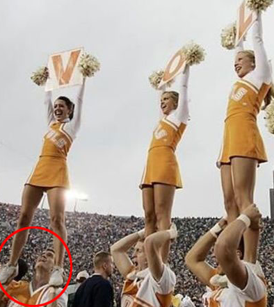 Çaktırmadan bakmak istediler ama... - Resim: 2