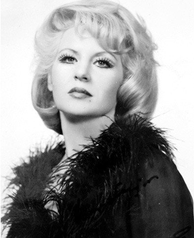 Yeşilçam'ın ünlü kadınlarına ses verdi şimdi bakın ne yapıyor! - Resim: 3