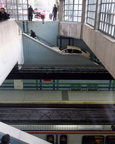 Ankara metrosunda akıl almaz görüntü!  - Resim: 2